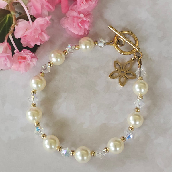 Cream Pearl Bracelet in Gold