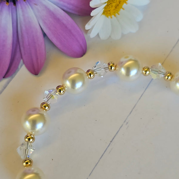 Cream Pearl Bracelet in Gold