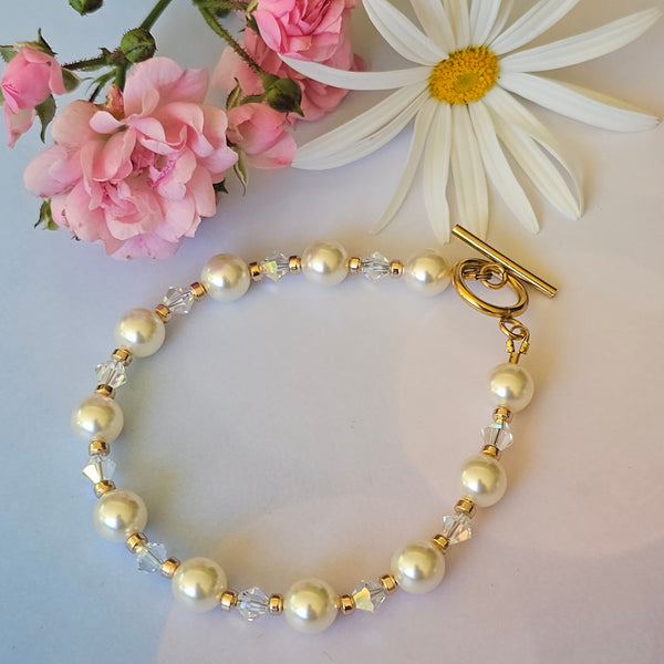 Cream Pearl Bracelet in Gold