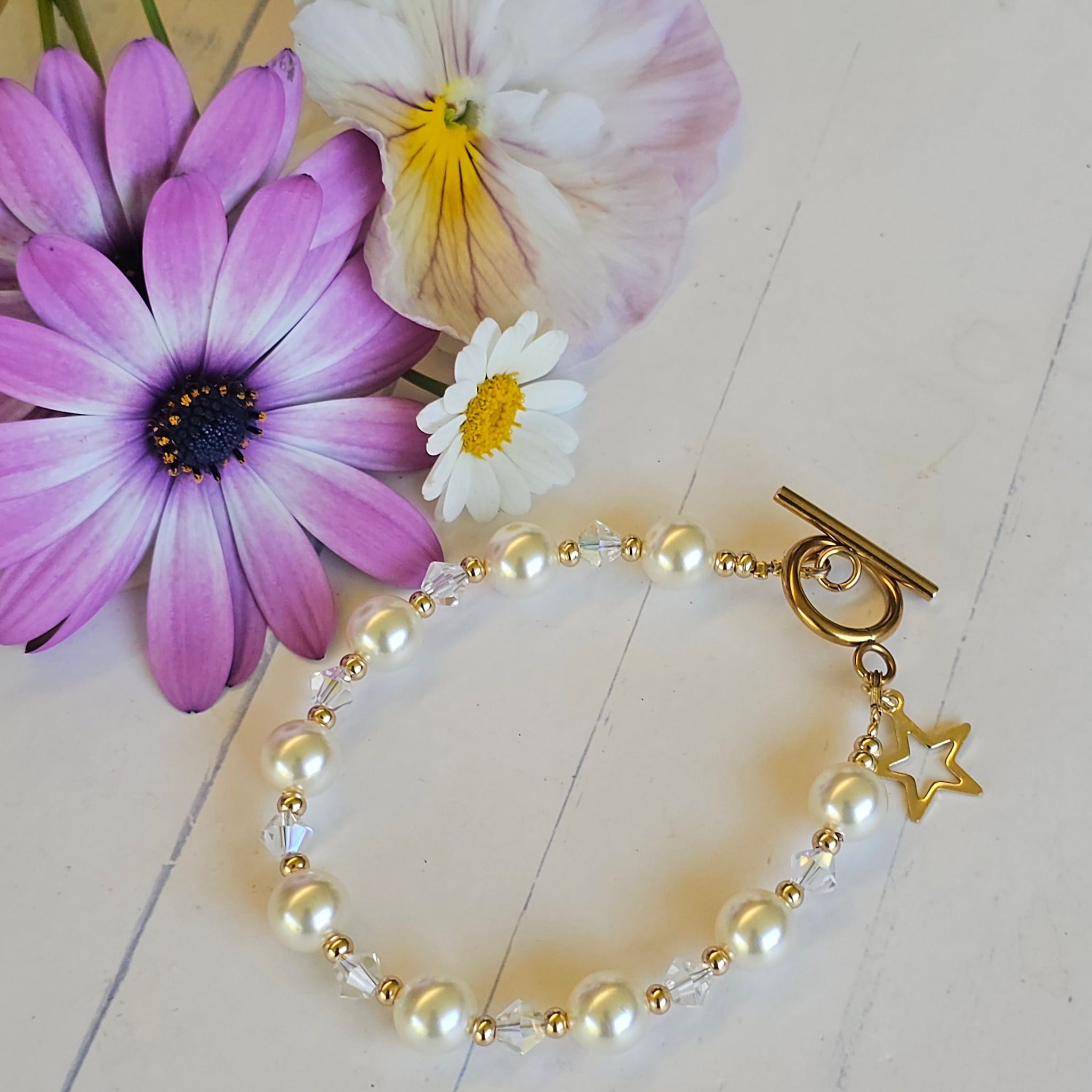 Cream Pearl Bracelet in Gold
