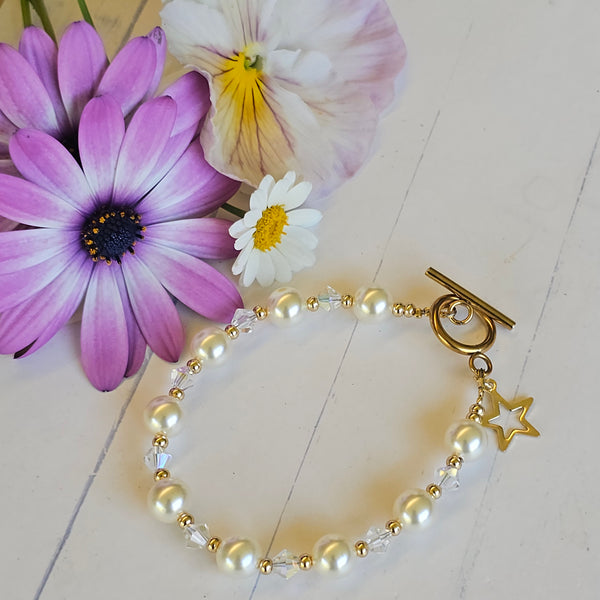 Cream Pearl Bracelet in Gold