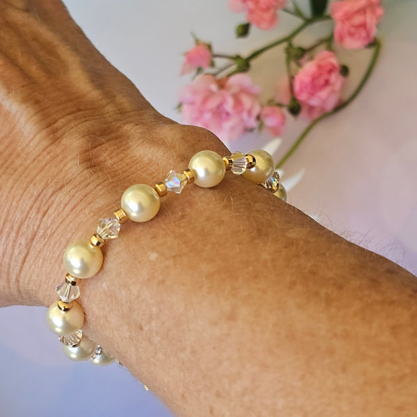 Cream Pearl Bracelet in Gold
