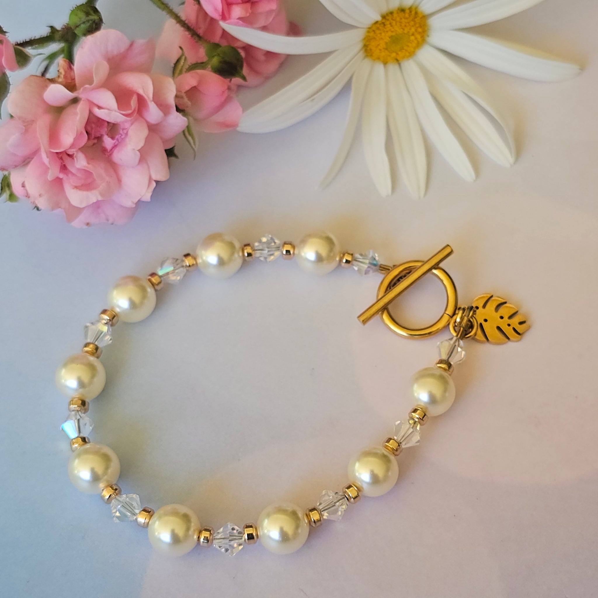 Cream Pearl Bracelet in Gold
